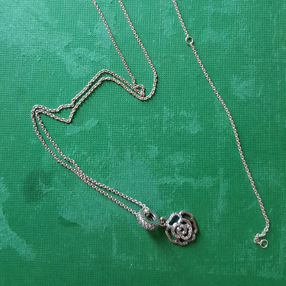 Pandora Nacklace with flower pendant w/clear CZ